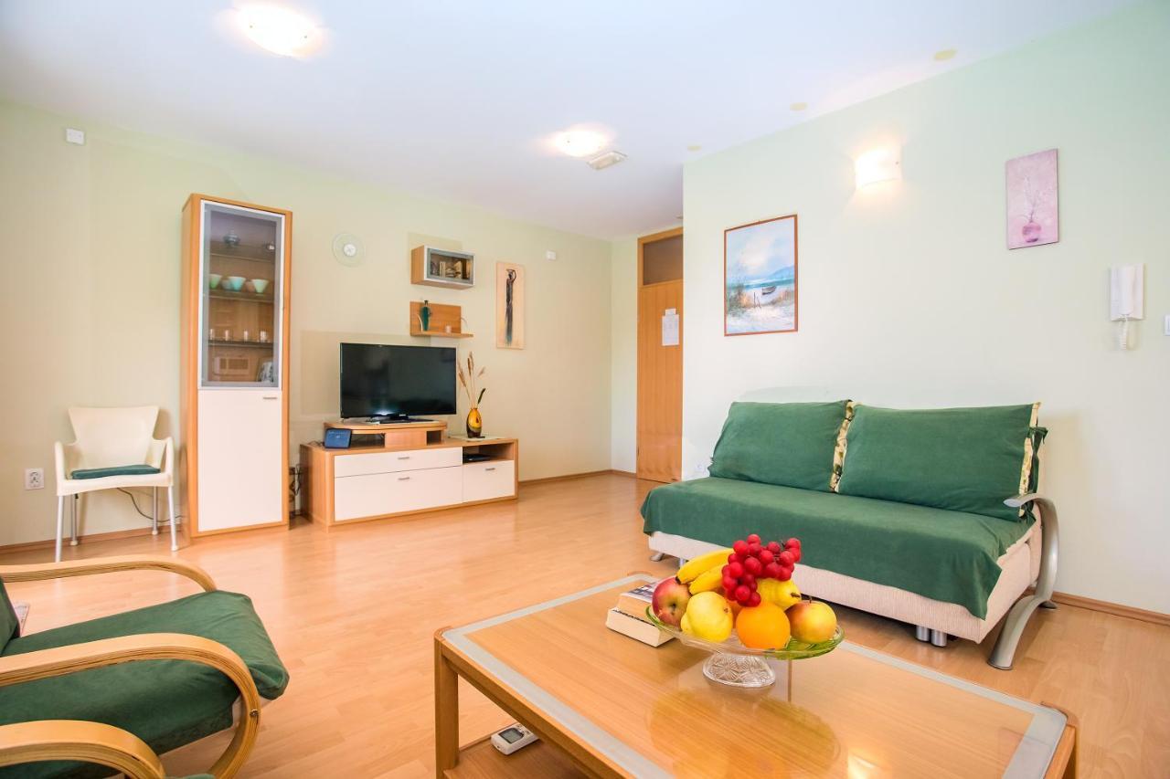 Apartmani Ribnjak Seka Omis Bagian luar foto